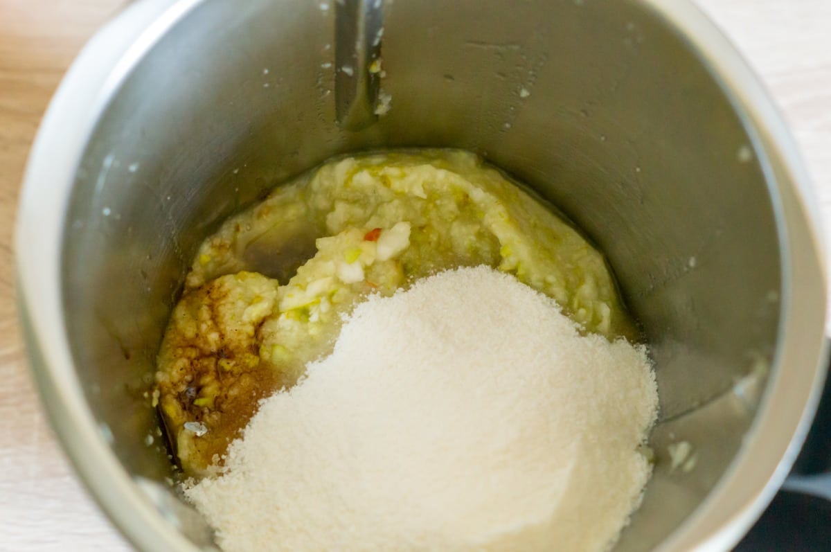 Filling pear jam into jars