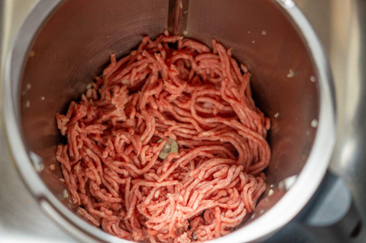 Browning mince in the Thermomix® mixing bowl