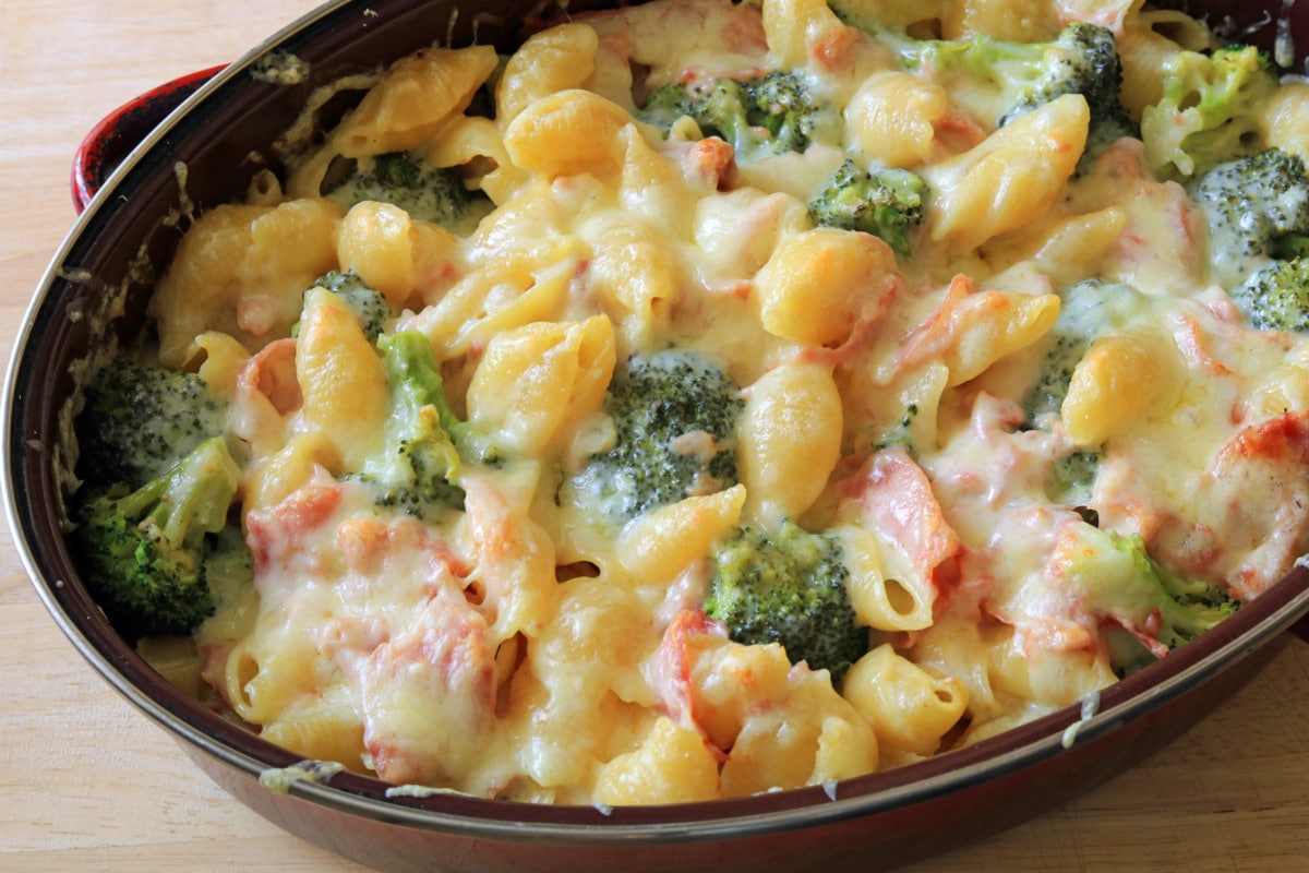 Quick broccoli and ham pasta from the Thermomix® with creamy Gouda cheese sauce