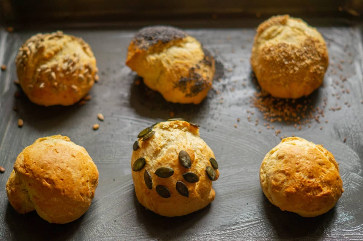 Baked yoghurt rolls