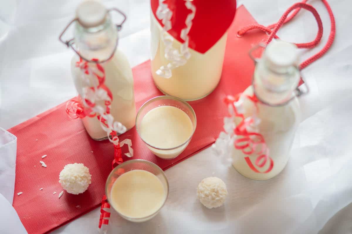 Homemade Raffaello® liqueur with the Thermomix® in a bottle