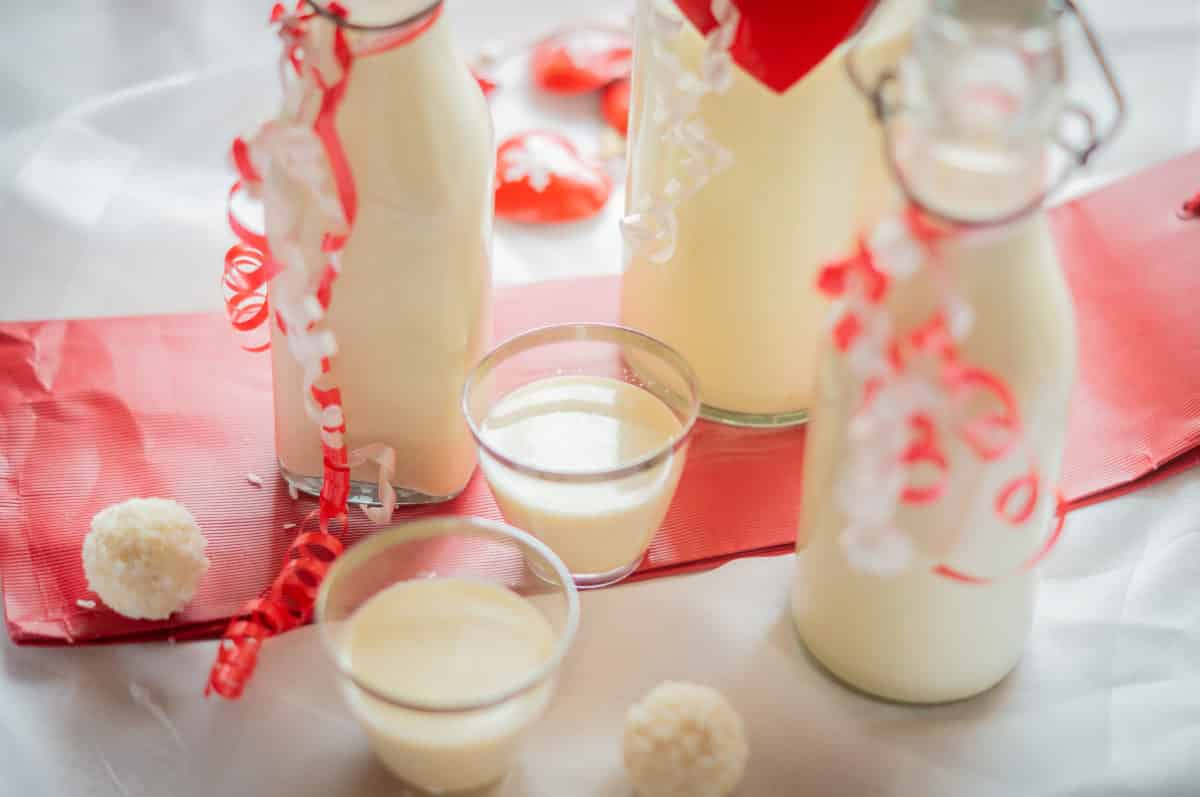 Raffaello® liqueur made with the Thermomix® as a gift in a decorated bottle