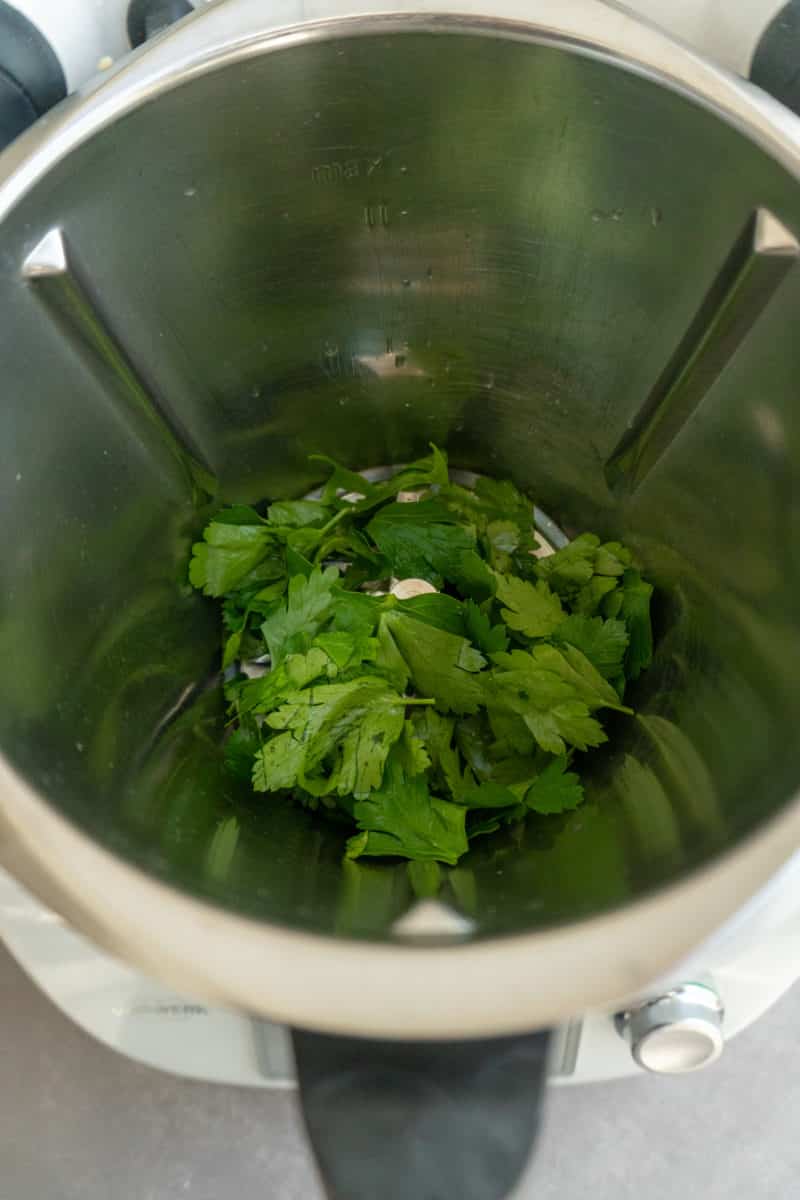 Garlic and parsley freshly chopped in the Thermomix® mixing bowl