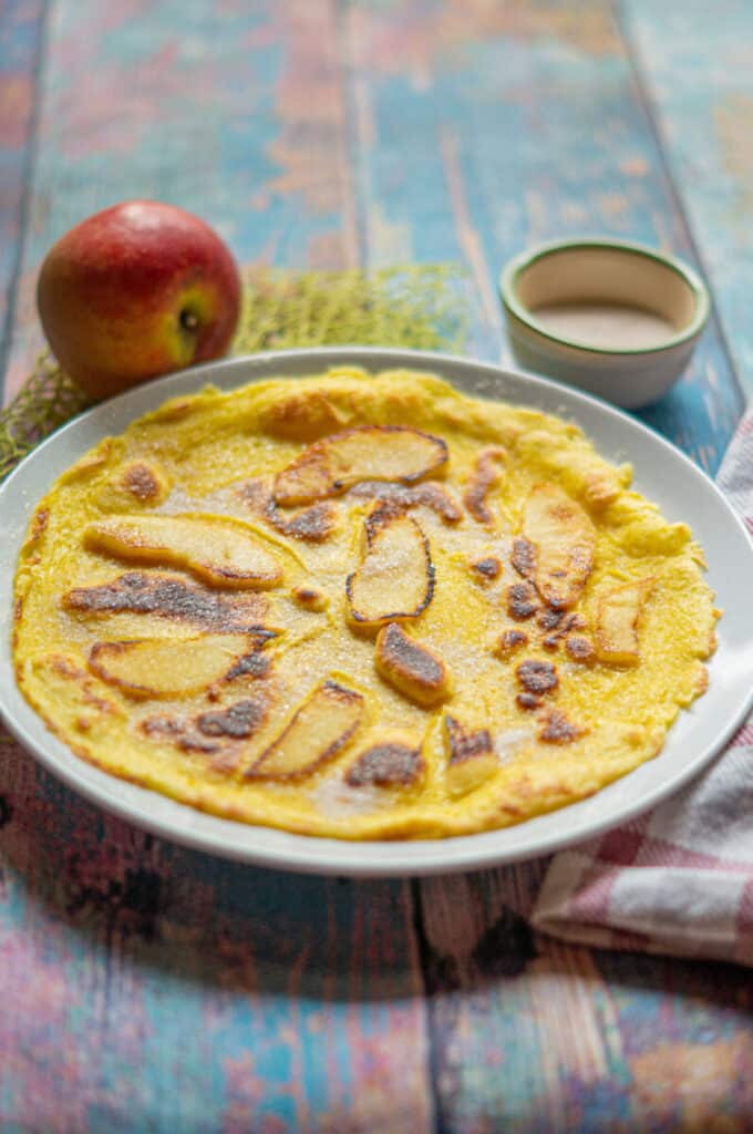 Apple pancakes as a dessert with Boskop