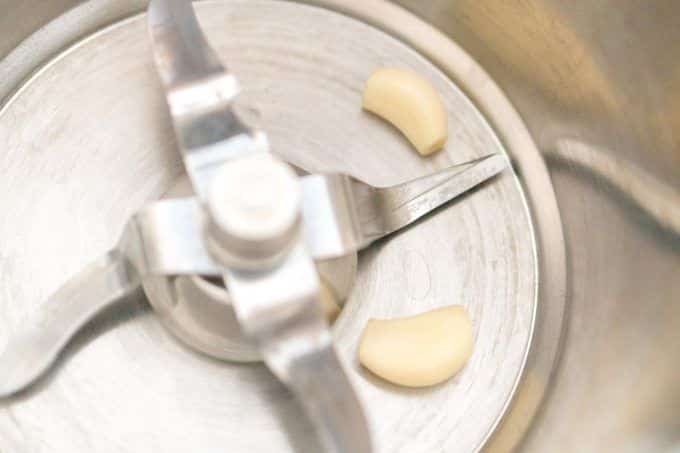 Chopping garlic in the Thermomix®
