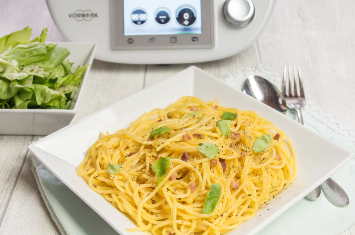 Spaghetti Carbonara with the Thermomix® with smoked back bacon and Parmesan