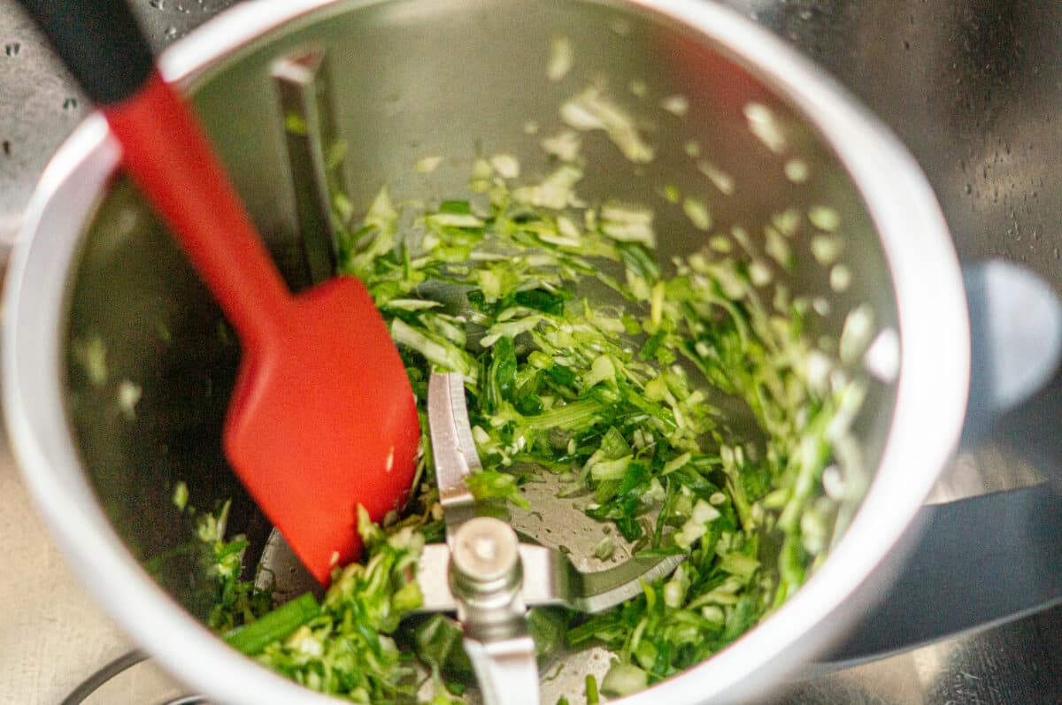 Chopping spring onions in the Thermomix®