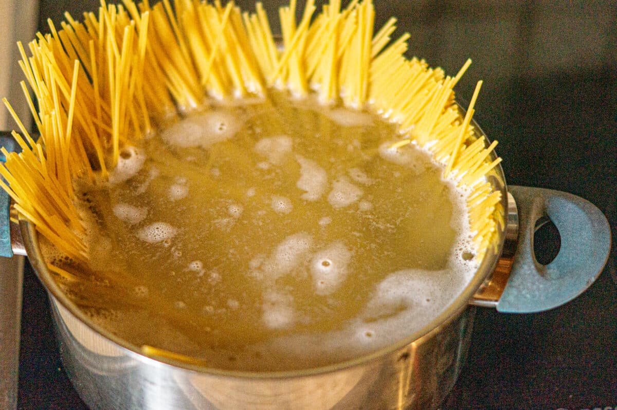 Boiling spaghetti in a pot