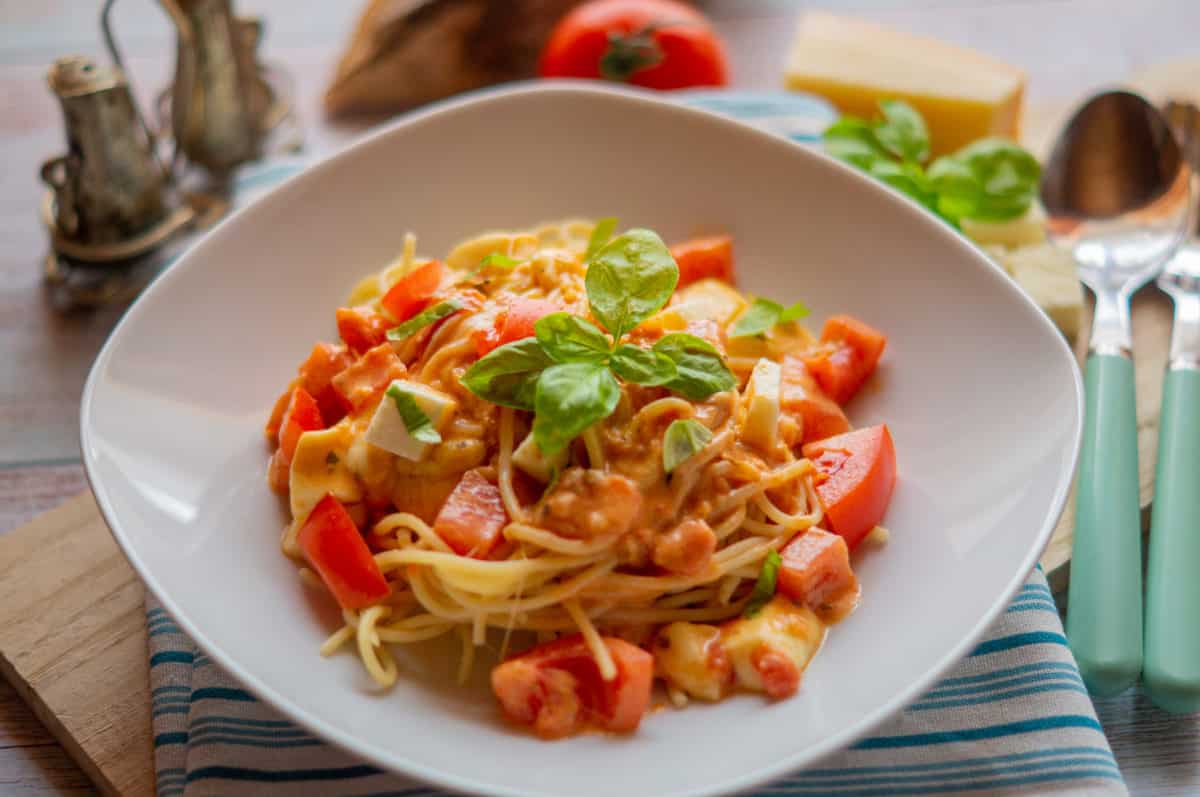 Spaghetti Tomato Mozzarella with the Thermomix® 4 Creamy tomato and Mozzarella sauce made in the Thermomix® with chunky tomato pieces and Mozzarella cubes