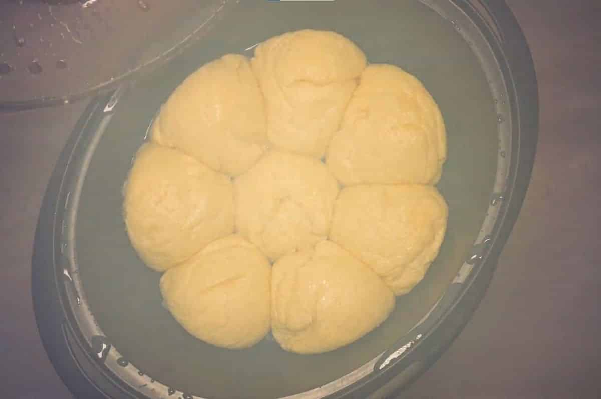 Steaming dumplings in the Varoma