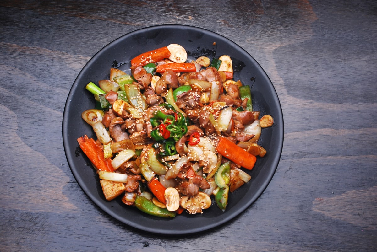 Teriyaki with steamed vegetables and chicken from the Thermomix® on a plate with sesame seeds