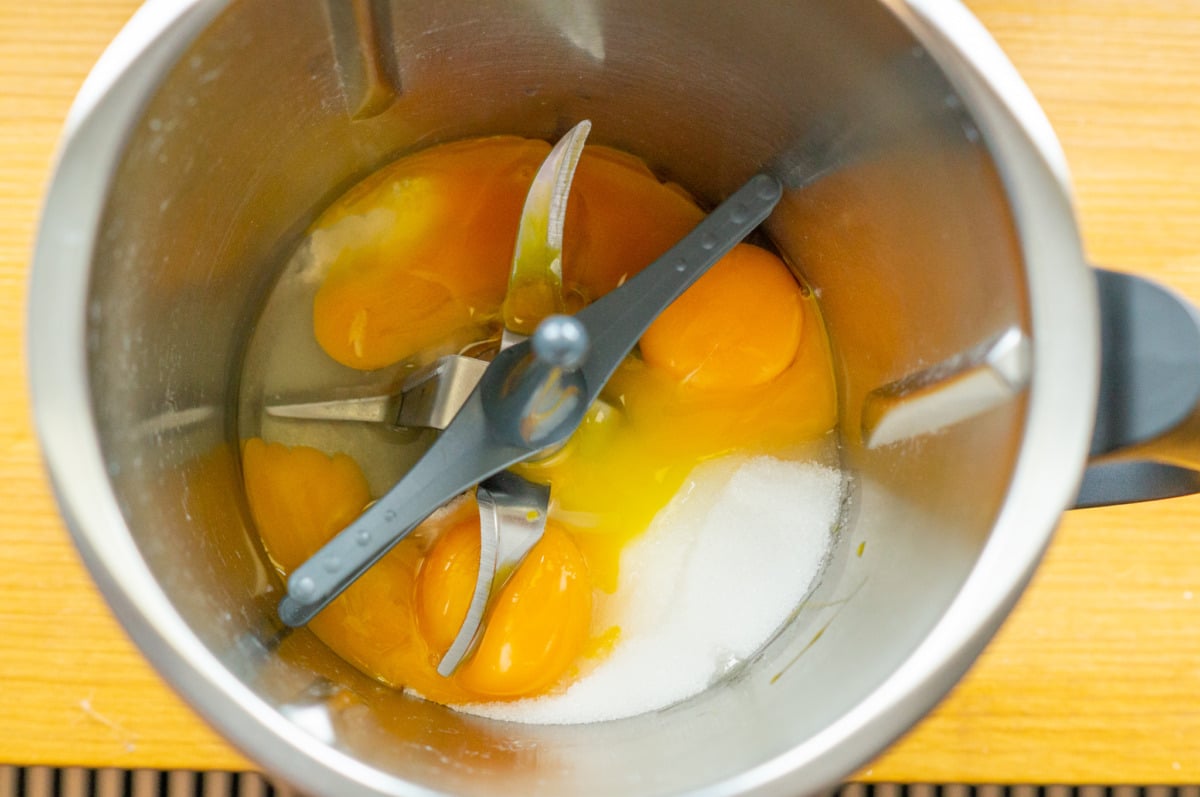 Sugar and eggs in the Thermomix®