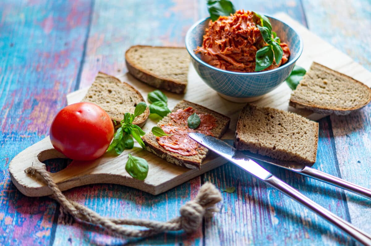 Tomato butter made with the Thermomix® on fresh bread