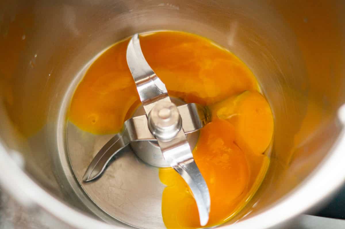 Egg yolks with white wine in the Thermomix® before whisking
