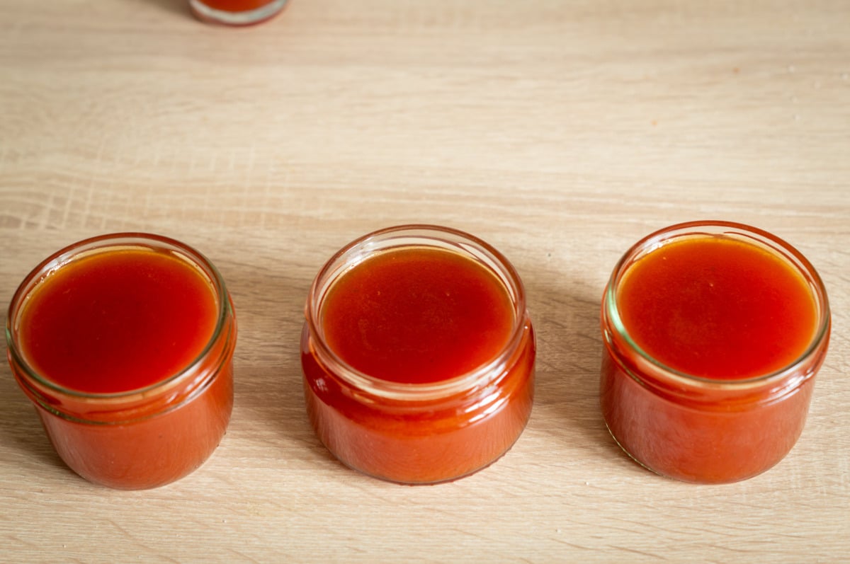 Filling tomato jelly into jars