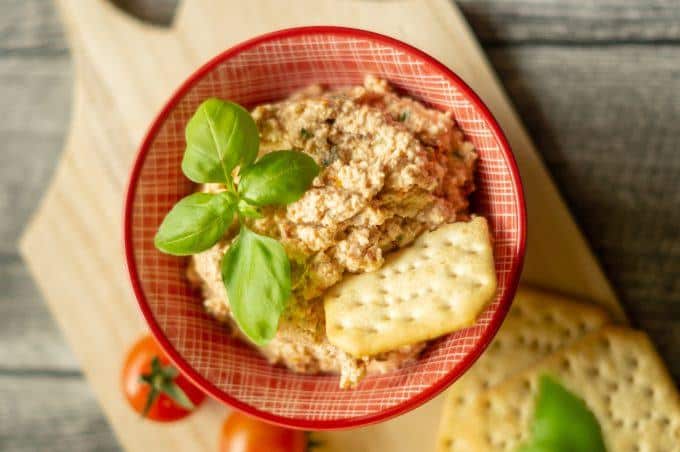 Tomato Mozzarella Dip with the Thermomix® with crackers