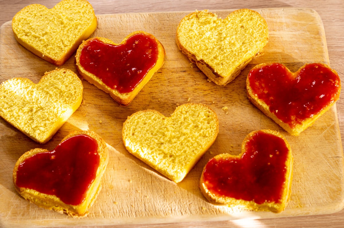 Heart cakes spread with jam