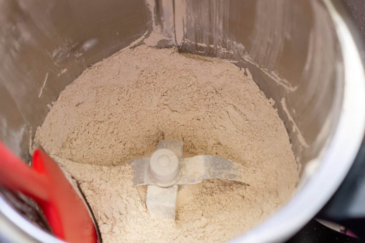 Ground brown vanilla sugar in the Thermomix®