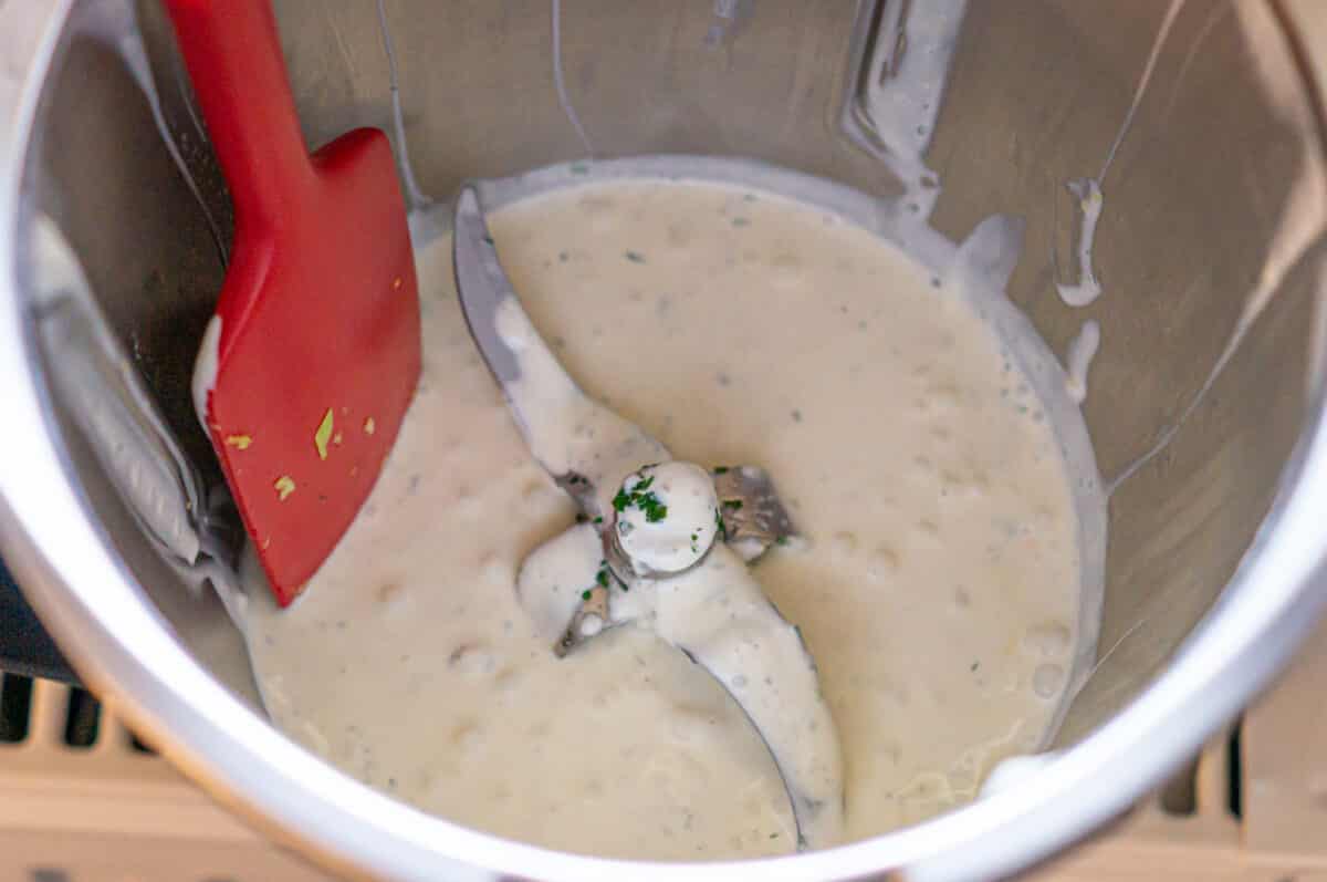 Salad dressing in the Thermomix® mixing bowl