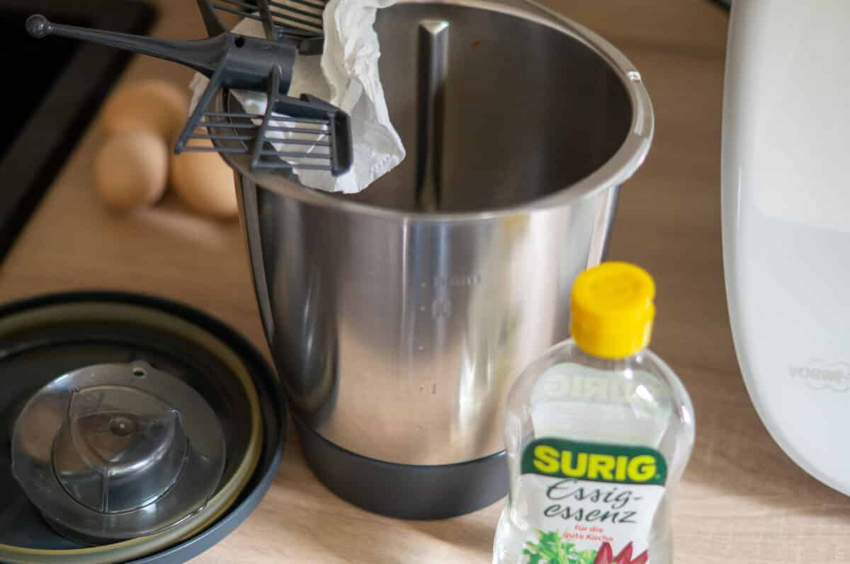Whipping Egg Whites in the Thermomix® 20 Whipping Egg Whites in the Thermomix® (step 1)
