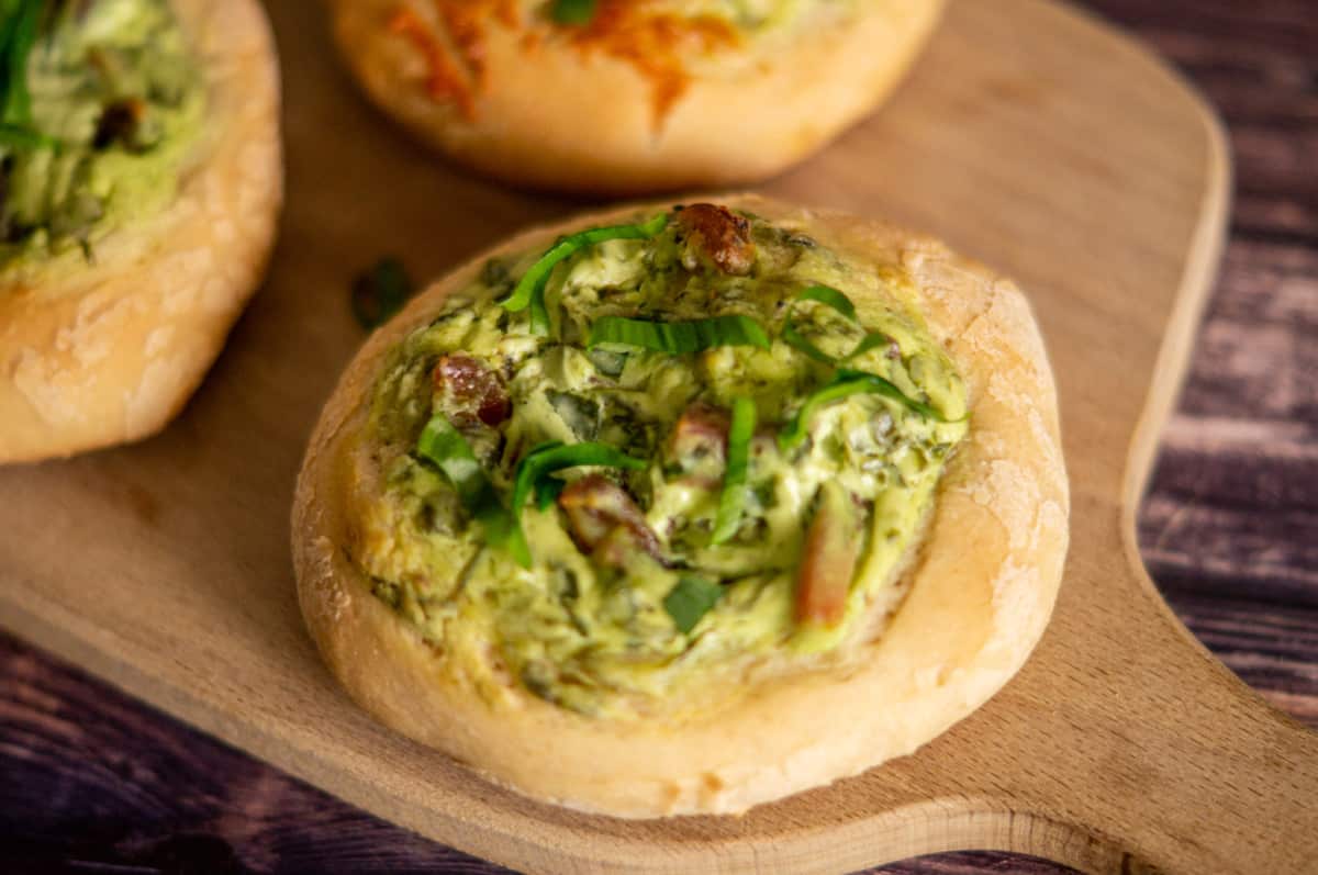 Thermomix® wild garlic flatbreads
