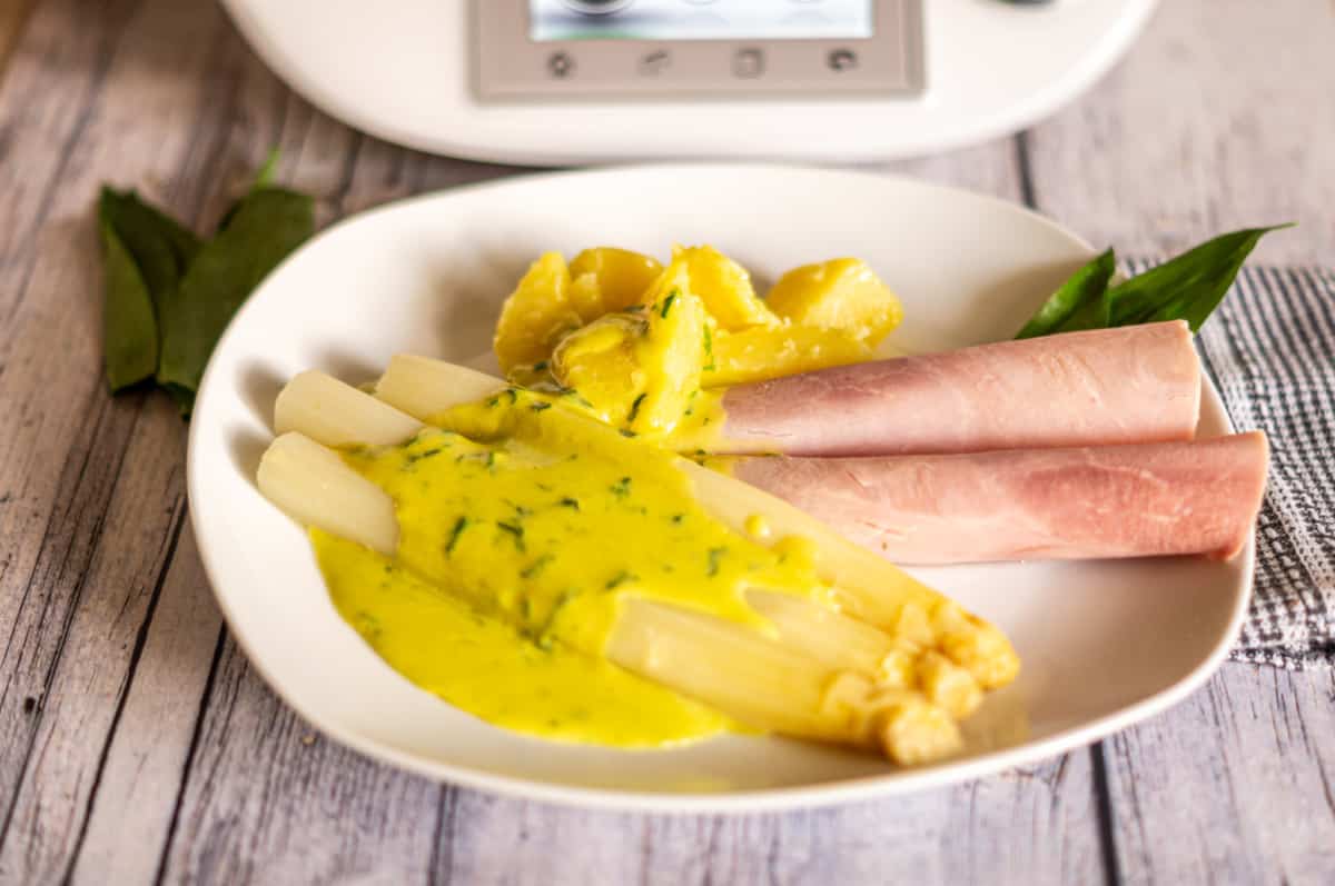 Wild garlic hollandaise with the Thermomix® served creamy in a sauce boat
